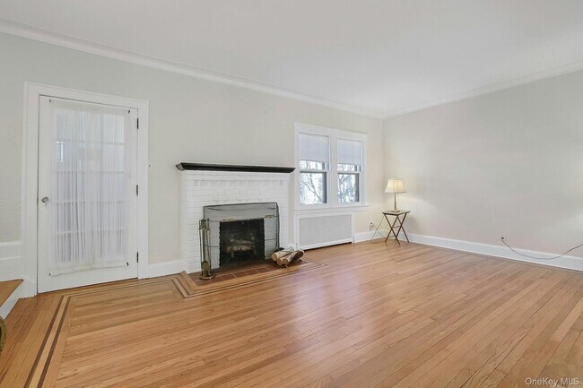 Building Photo - 10 Robins Rd