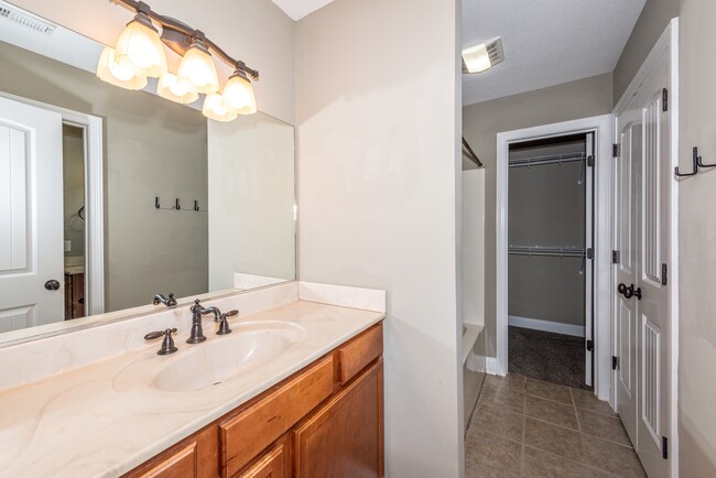 Building Photo - 206 Janet Ln