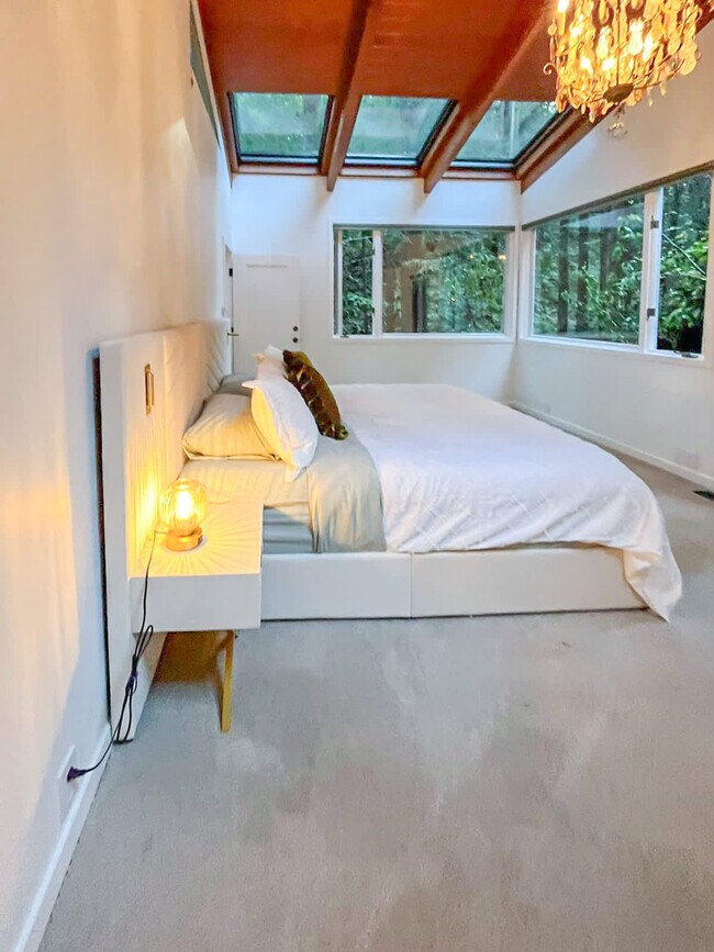 Building Photo - 522 Cascade Dr