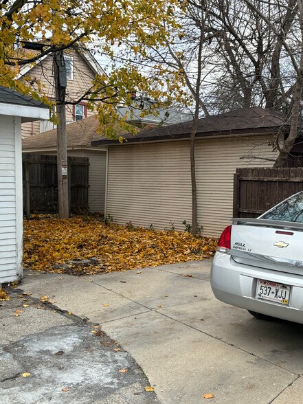 Patio & Carports (2 Cars) - 2567 N 60th St