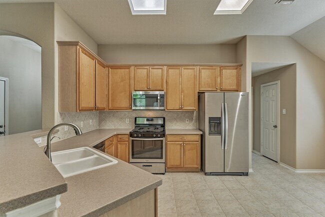 Building Photo - 27 E Russet Grove Cir