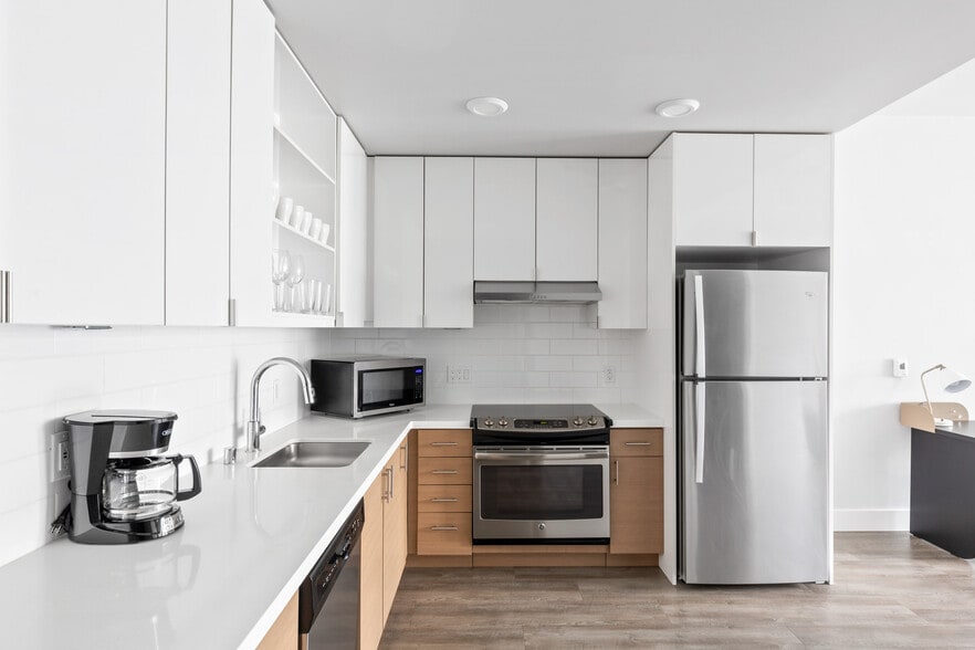 Building Photo - 285 8th Ave N