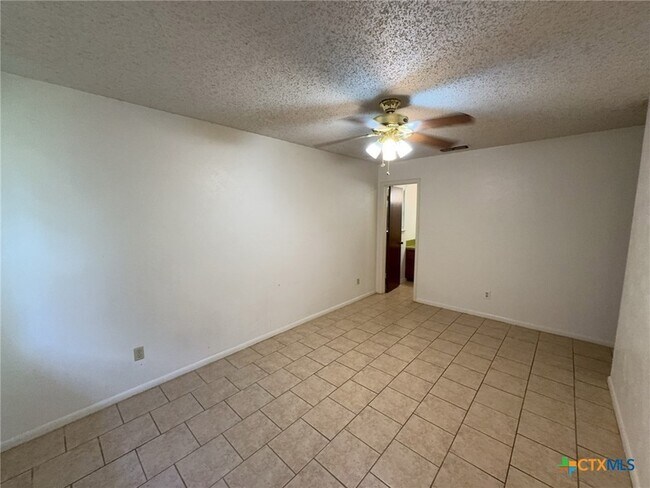 Building Photo - 2408 Carnation Dr
