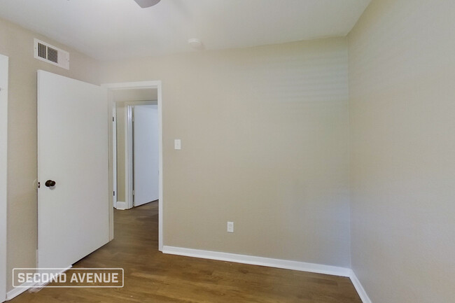 Building Photo - 2204 Carywood Dr