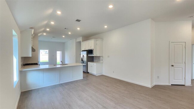 Building Photo - 6426 Seafoam Lake Dr