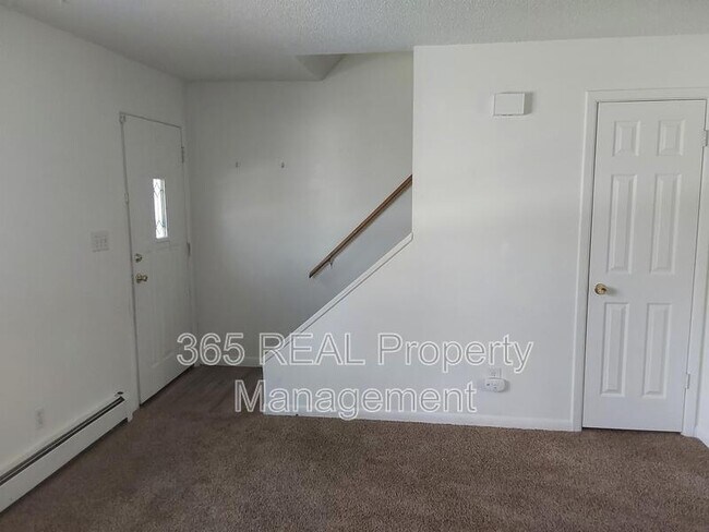 Building Photo - 717 39th St