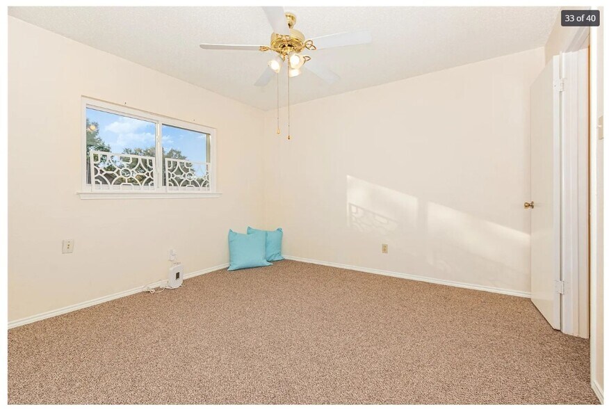 Building Photo - 404 Nita Ln