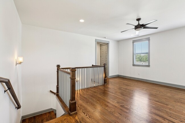 Building Photo - 717 Stockell St