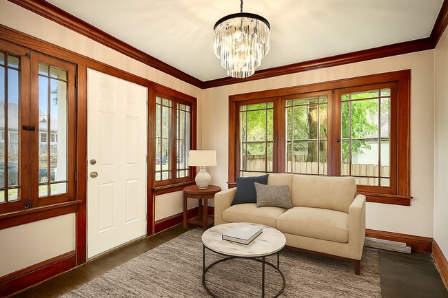 Building Photo - Huge 3 Bedroom Single Family Home in Minne...