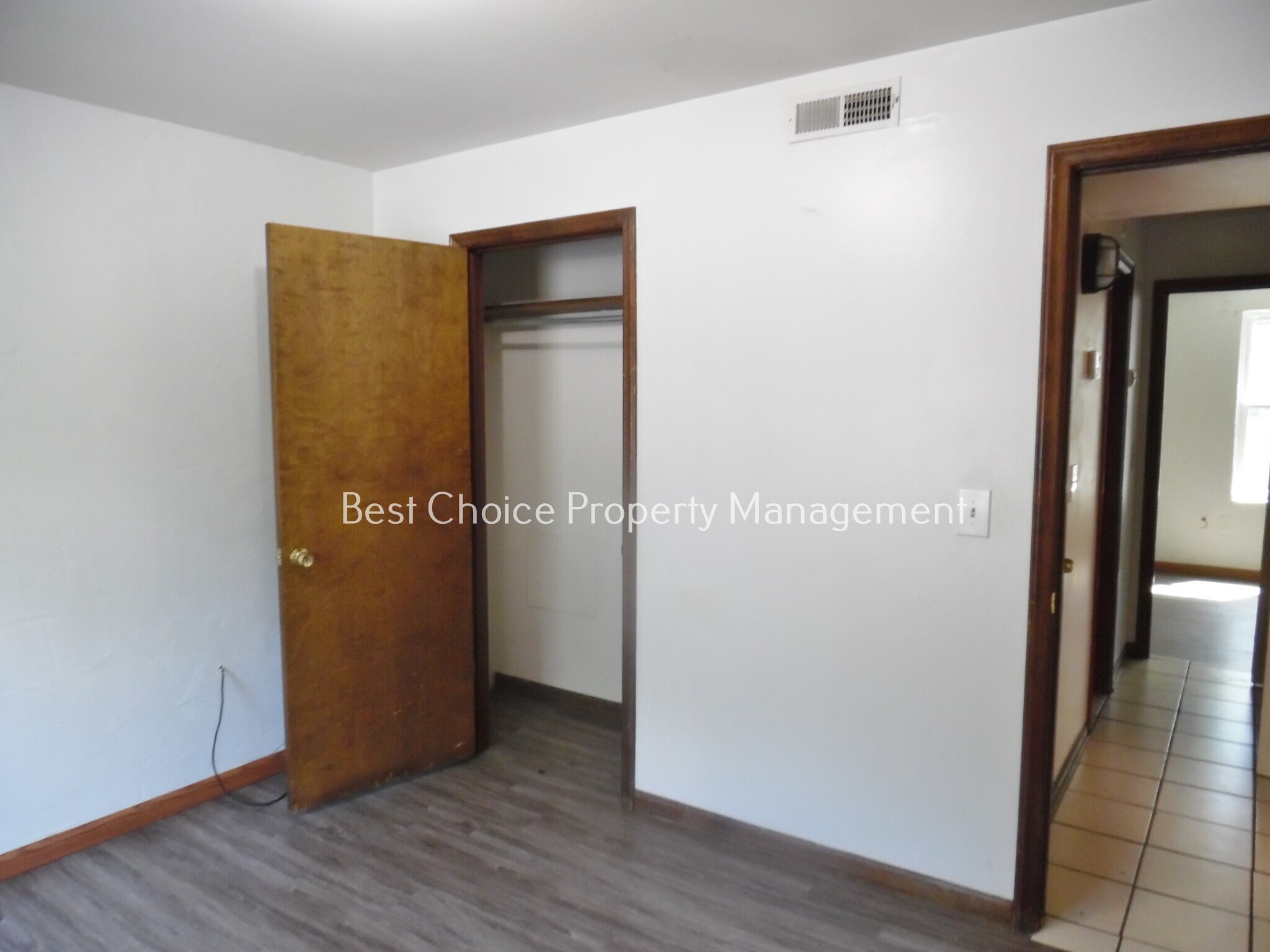 Building Photo - 211 Brookside Dr