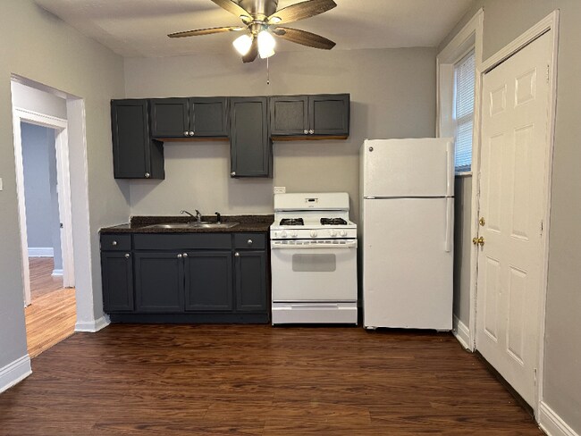 Building Photo - 5601-5607 W Wabansia Ave