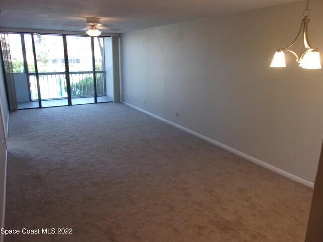 Building Photo - 300 Columbia Dr