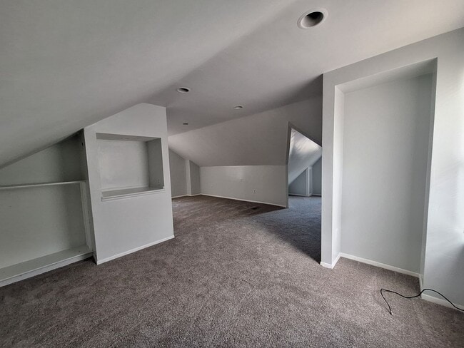 Building Photo - Charming 3 bedroom brick bungalow