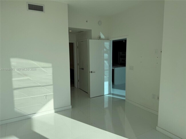 Building Photo - 851 NE 1st Ave