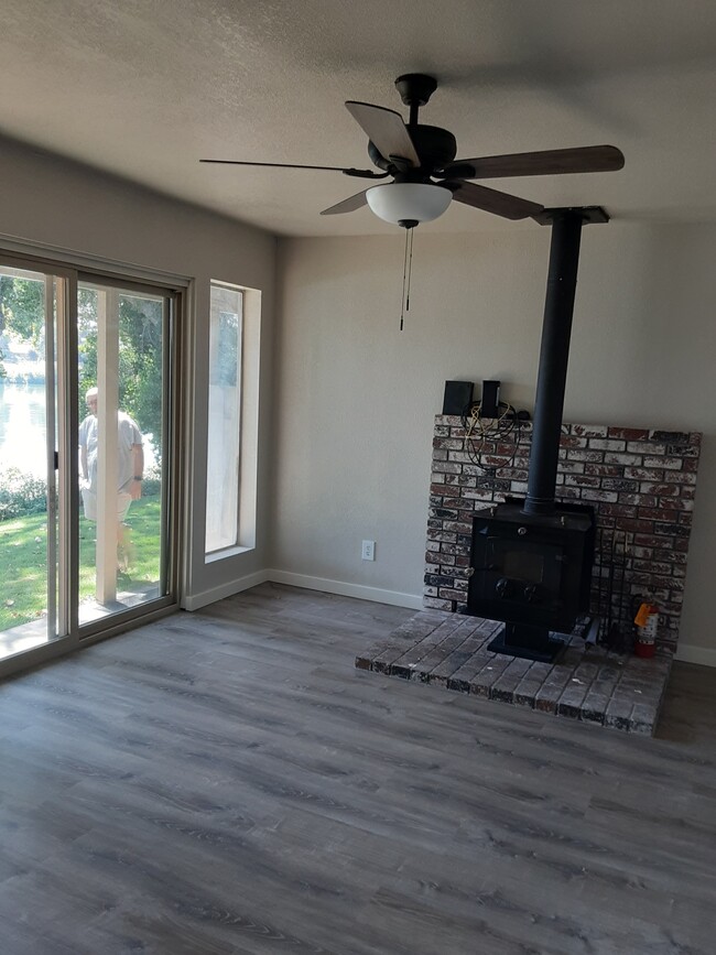 Building Photo - 21605 Mayfair Dr
