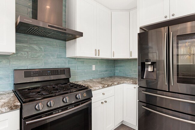 Building Photo - 843 3rd St