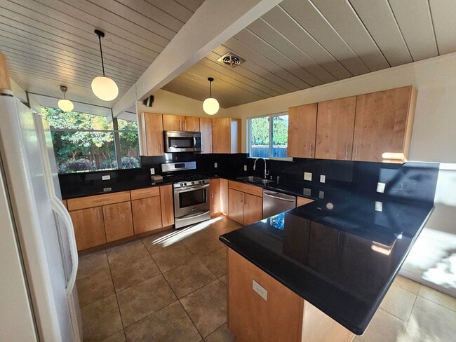 Building Photo - 4100 Wilson Ln