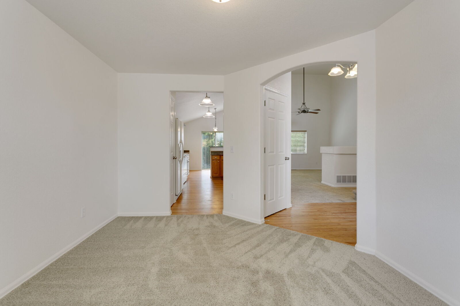 Building Photo - 4-Bedroom Home with Main-Level Suite, Gran...