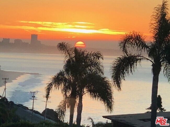 Building Photo - 18203 Coastline Dr