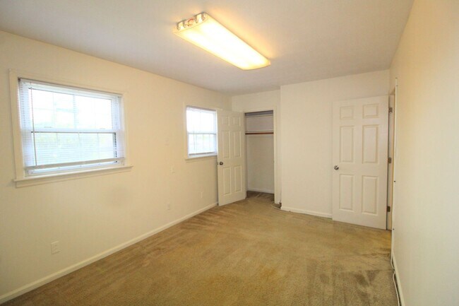 Building Photo - 1331 Devon Ln