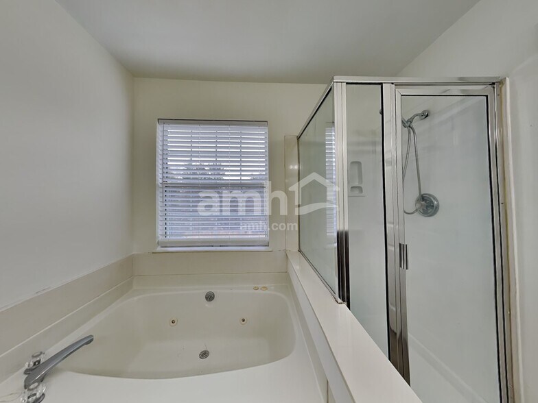 Building Photo - 25 Crossvine Way