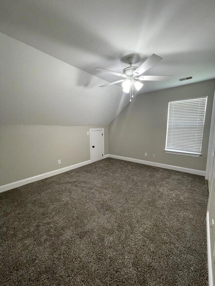 Building Photo - 383 Springview Ln