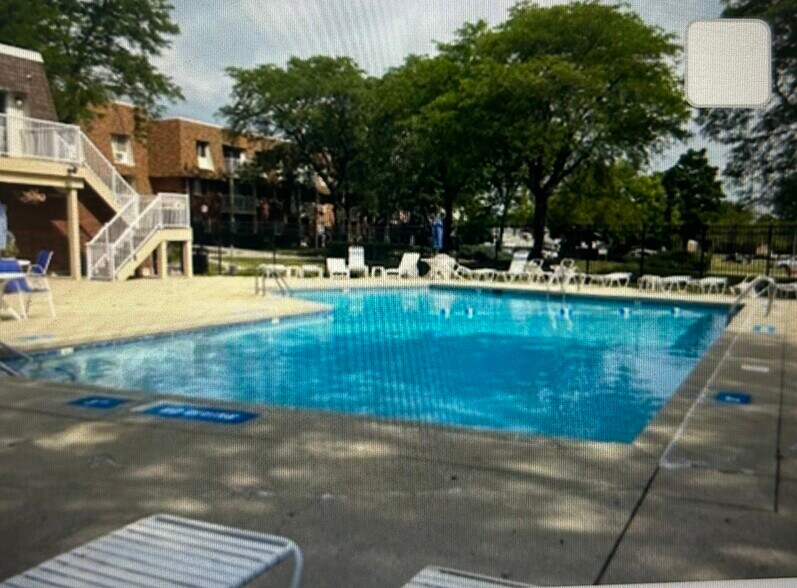 Building Photo - 2 Villa Verde Dr