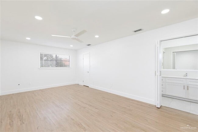 Building Photo - 21 S 5th St