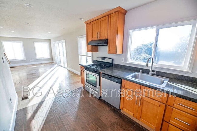 Building Photo - 1723 Bayo Vista Ave