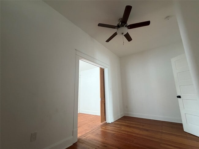 Building Photo - 1014 Avenue M