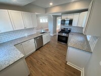 Building Photo - Newly Renovated 3 Bed 2 Bath Home