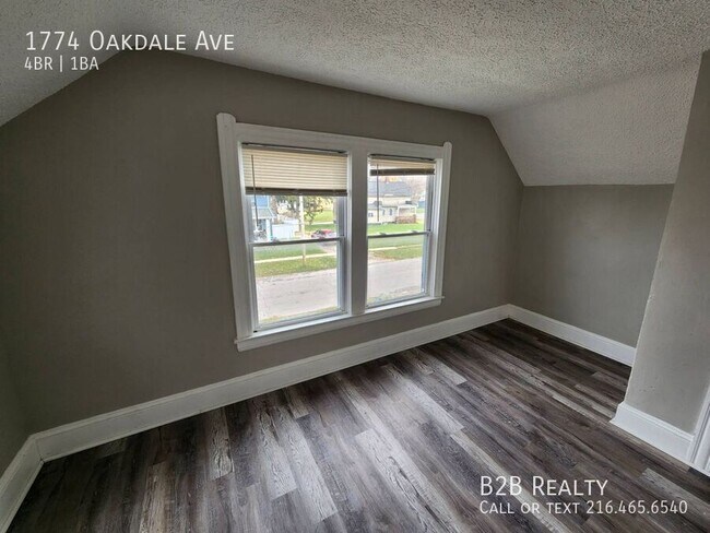 Building Photo - 1774 Oakdale Ave