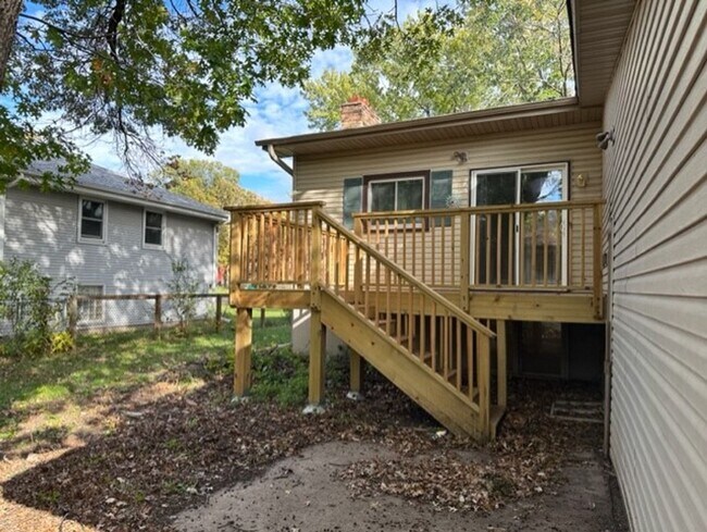 Building Photo - Updated 4 Bedroom Split-Level Home – Available June 1