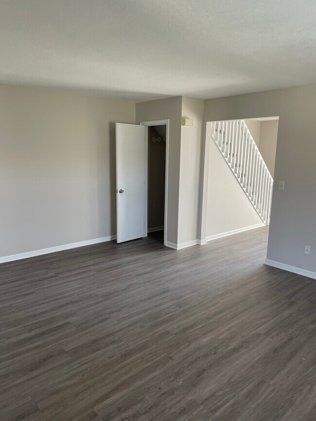 Building Photo - 5617-5623 NW 66th Terrace