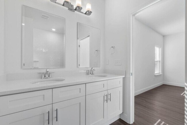 Building Photo - 529 Hill Ln