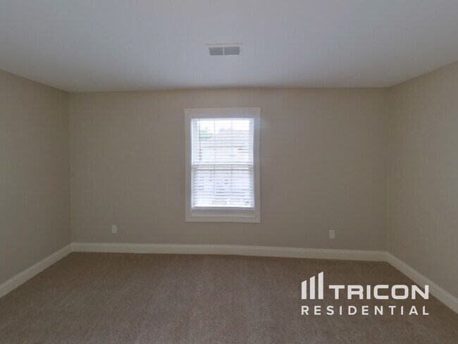 Building Photo - 444 Savannah Ridge