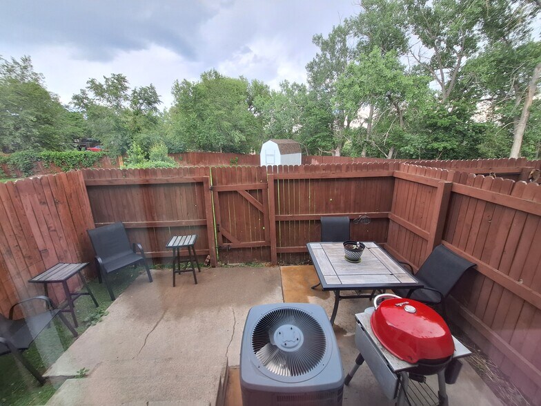 Building Photo - 1241 Firefly Cir