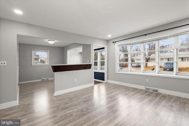 Building Photo - 517 Winters Ln