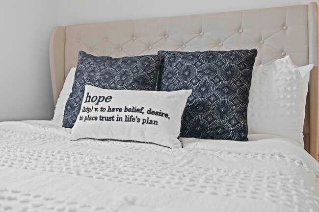 Building Photo - 3415 Oak Lawn Dr