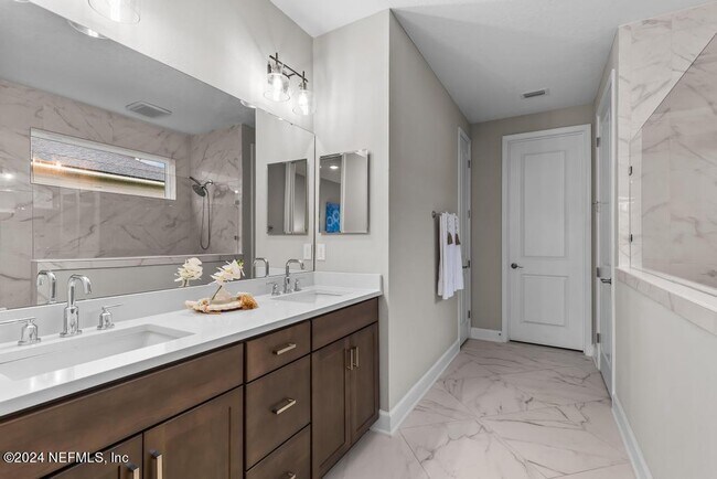 Building Photo - 11232 Bright Path Ct