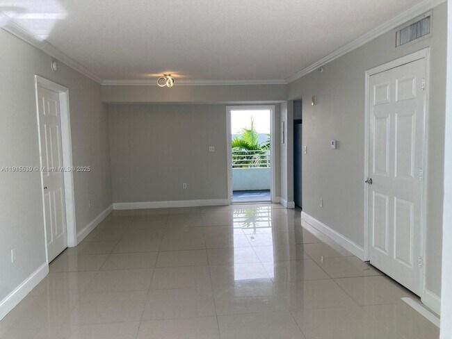 Building Photo - 7800 Collins Ave