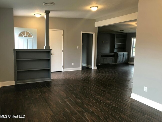 Building Photo - 47 Woodgate Dr