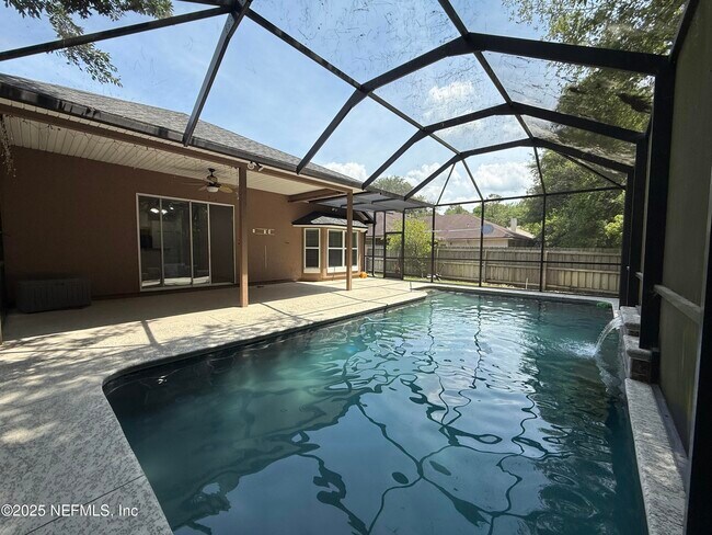 Building Photo - 12244 Lake Fern Dr