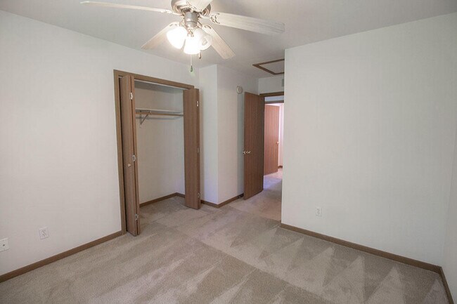 Building Photo - 5000 Derby Ridge Dr