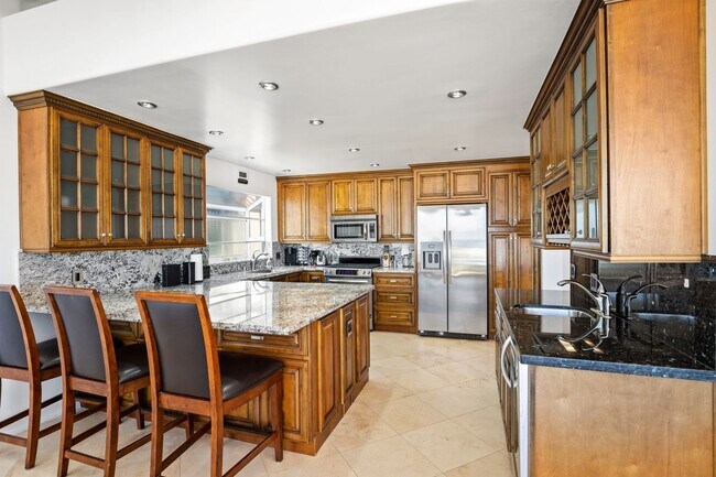 Building Photo - 3525 Ocean Dr