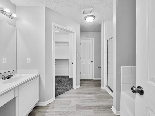 Building Photo - 11902 Cottonwood Ln