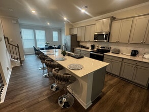 Building Photo - Room in Townhome on Chestnut Trce