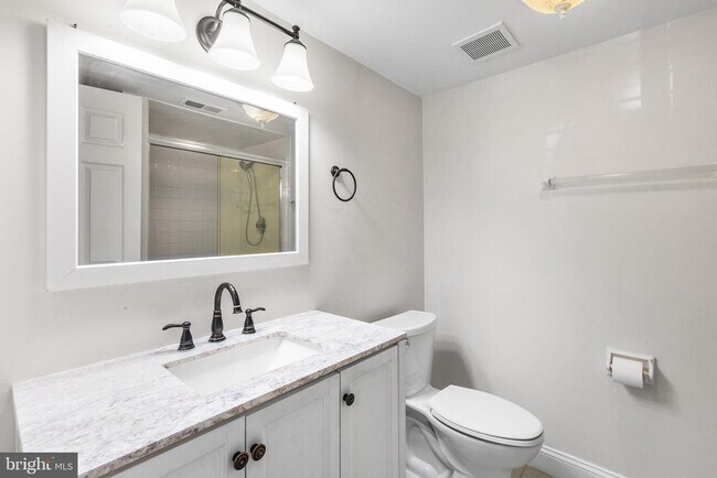 Building Photo - 403 Mountainview Dr