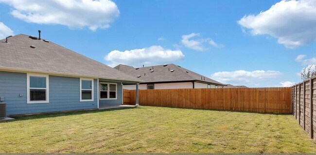 Building Photo - 211 Sweetwater Crk Ln