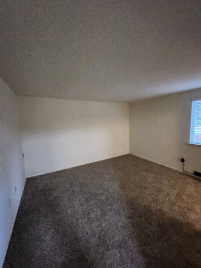 Building Photo - 3801 Ravens Crest Dr